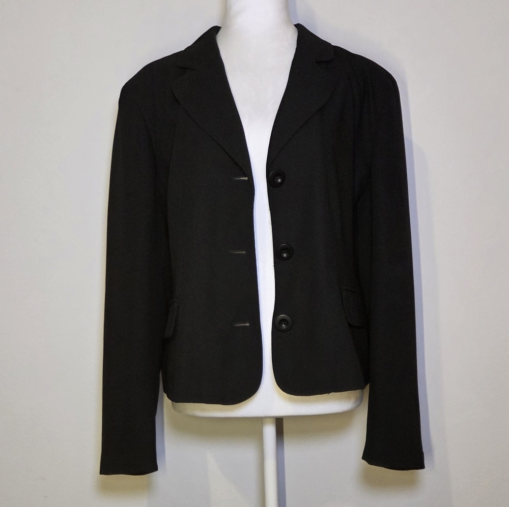 Classic Black Women's Blazer - Picture 3 of 8